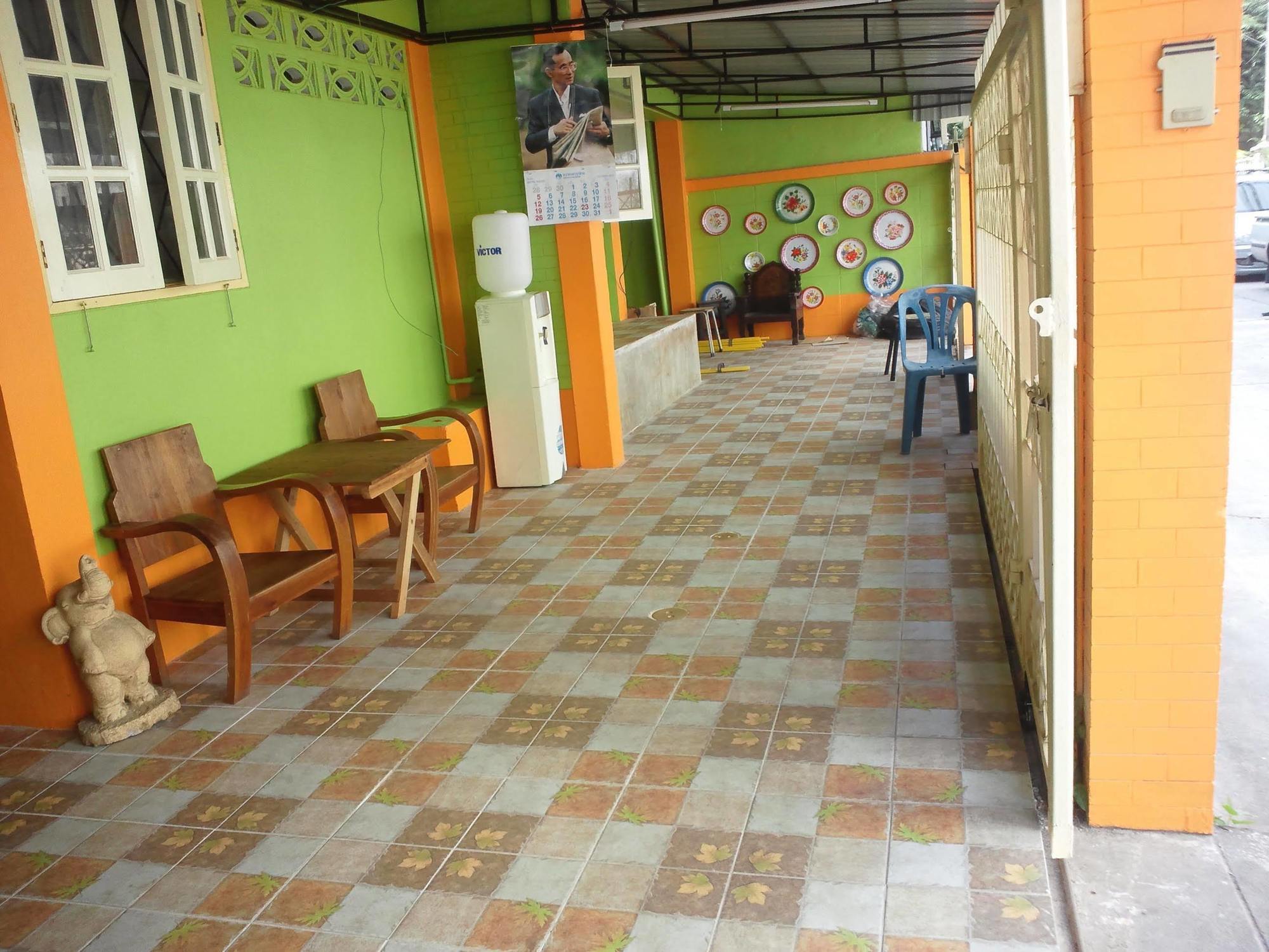Nalin Guesthouse Chiang Mai Esterno foto